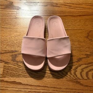 Lululemon Restfeel slide